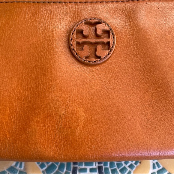 Tory Burch Bombe Leather Zip Around Continental Wallet, Rust - Picture 3 of 9